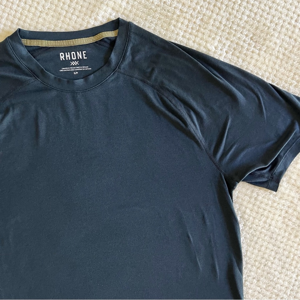 Rhone Reign Performance T-Shirt - Picture 2 of 5